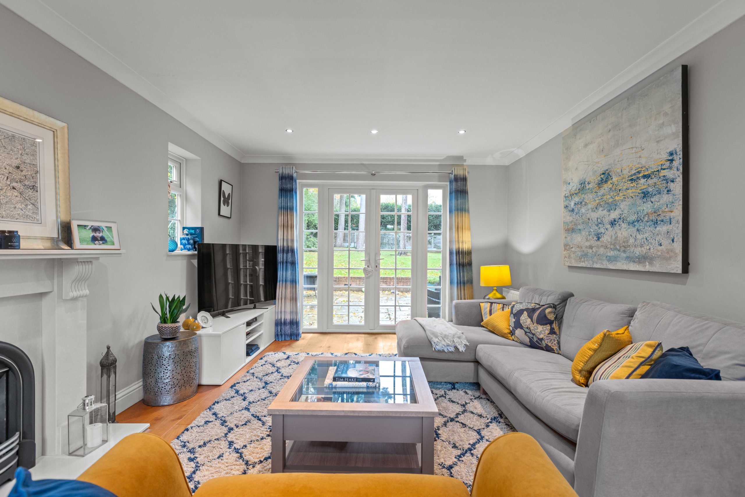 Sunningdale property - driveway approach