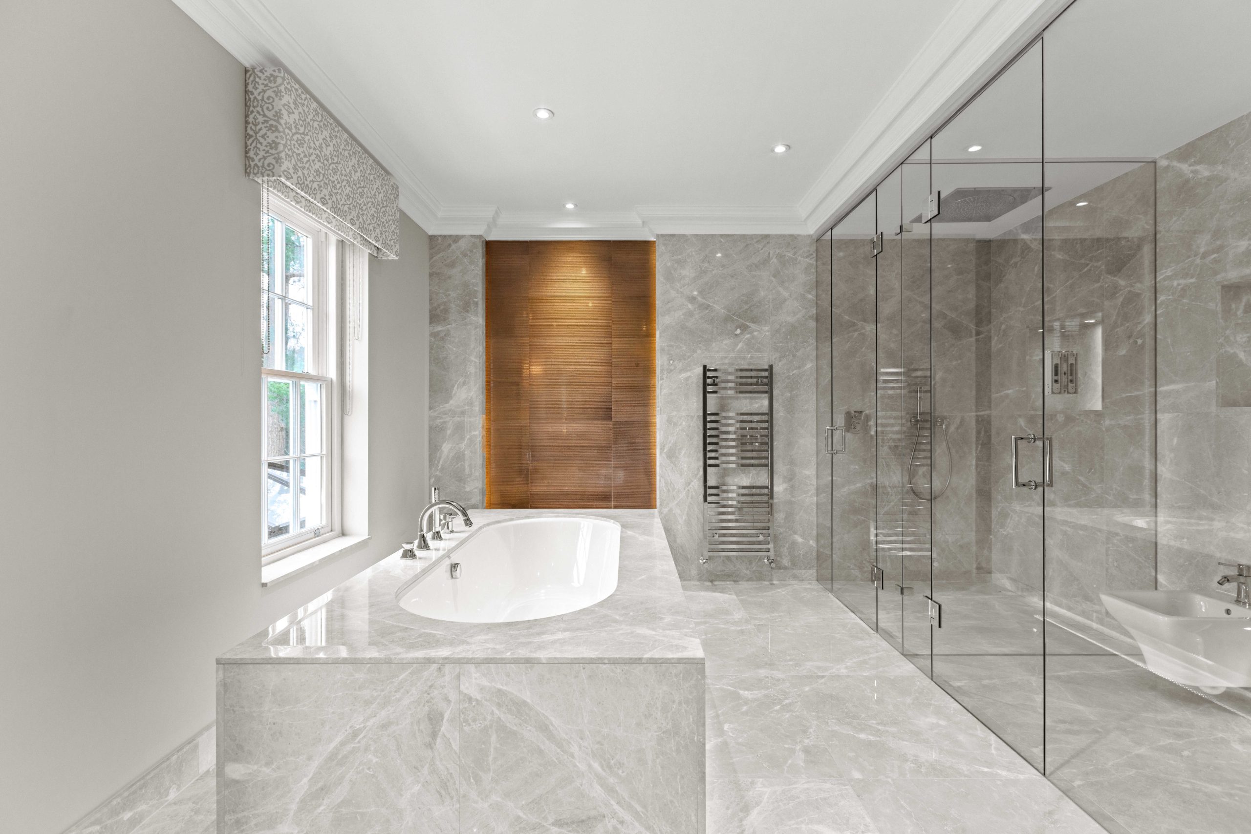 Wentworth Estate interior - en-suite bathroom with his and hers vanity