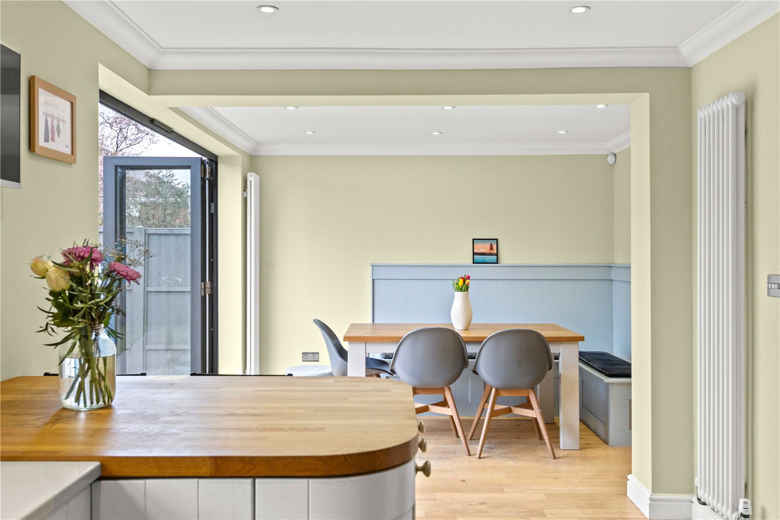 Nursery Lane Ascot - courtyard garden with seating area