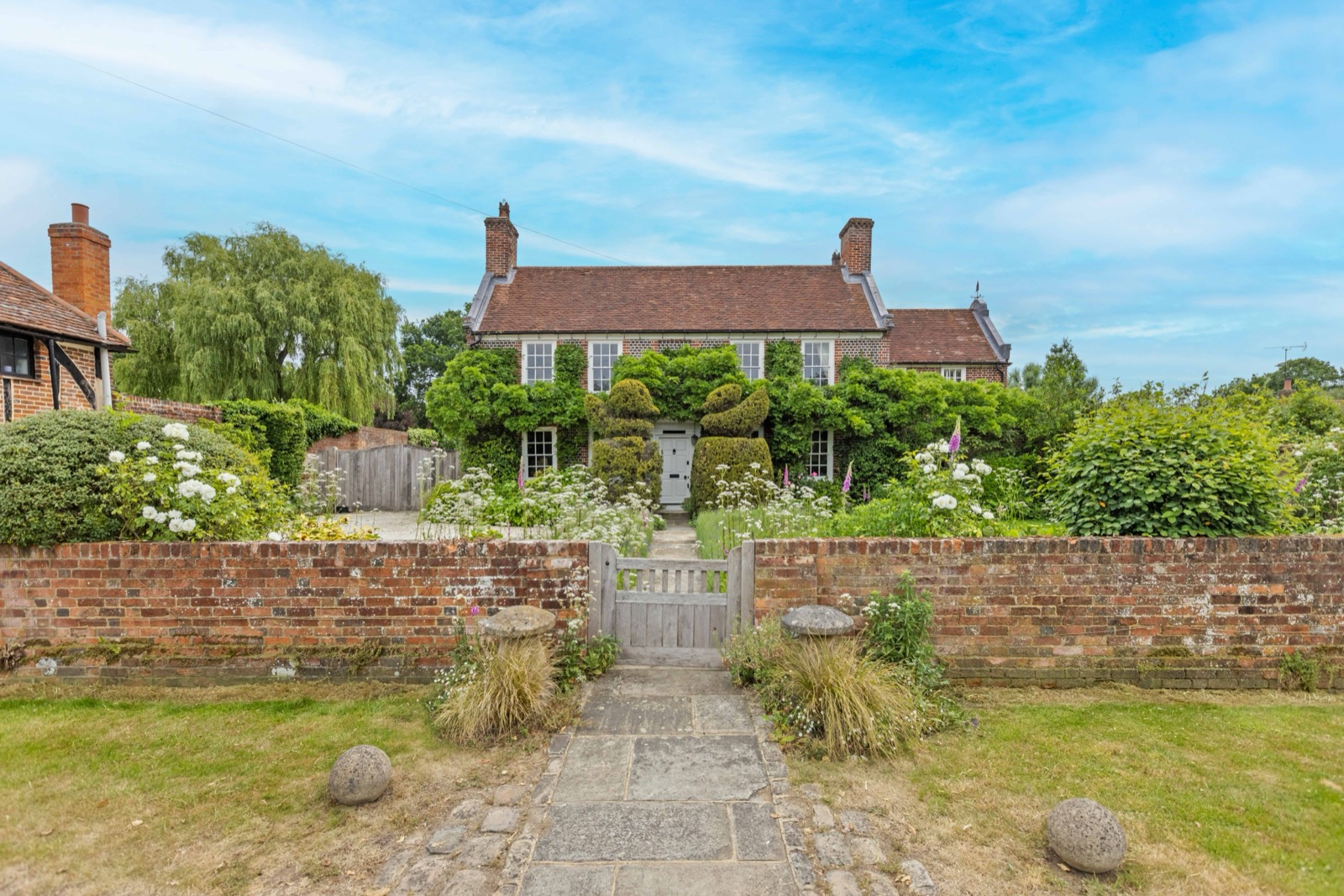 Philpot Lane, Chobham - walled entrance and gardens