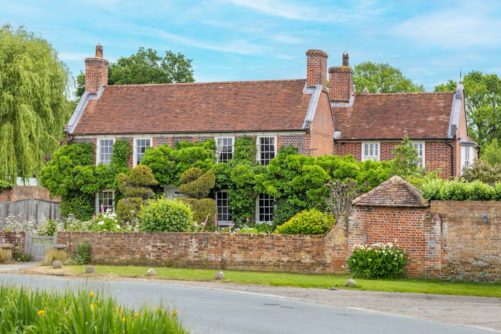 Philpot Lane, Chobham - front elevation of the Grade II listed home