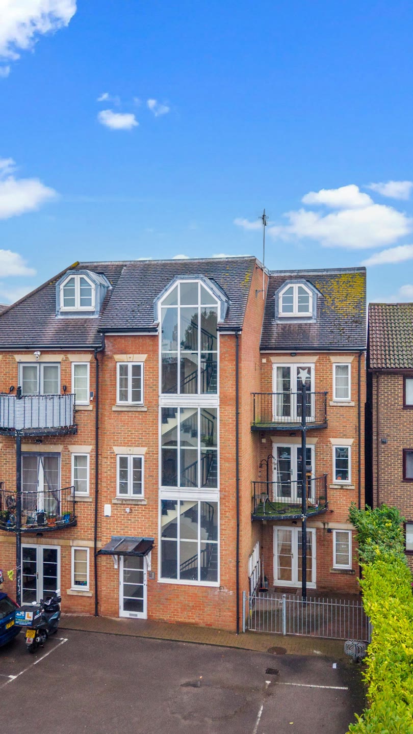 Addlestone Apartment Cinematic Video - Simon Alexander EXP - video cover frame