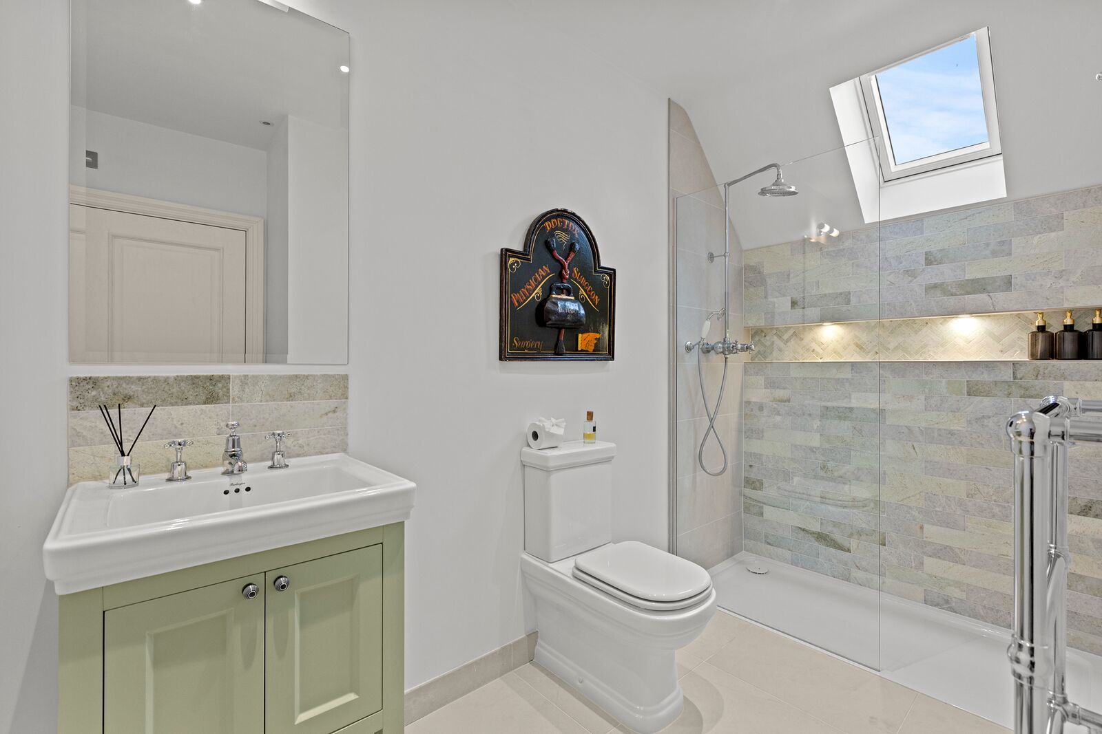 Trotsworth Avenue, Wentworth Estate - en-suite shower room